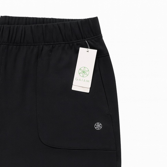 GAIAM men's new with tags size medium French Terry shorts. 30” waist. 20" length - Picture 1 of 3